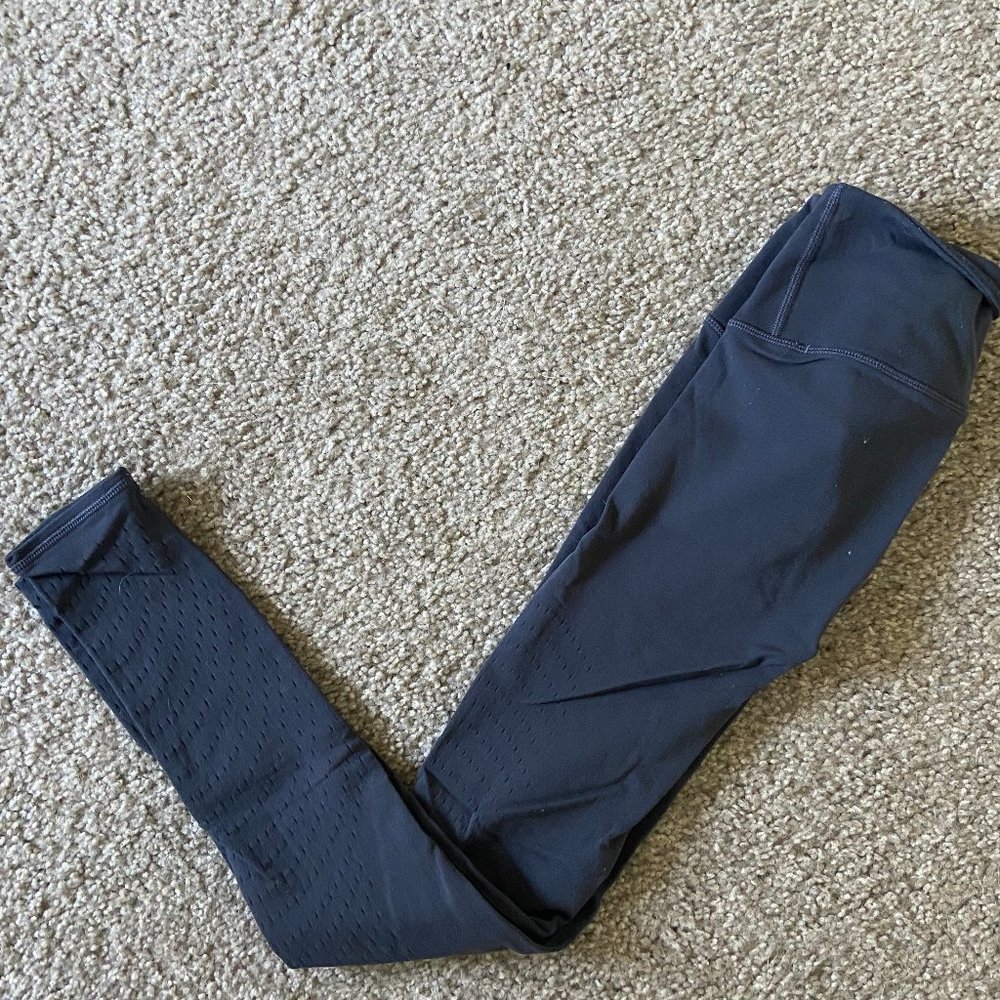 Grey lululemon leggings size 4 -- Great condition